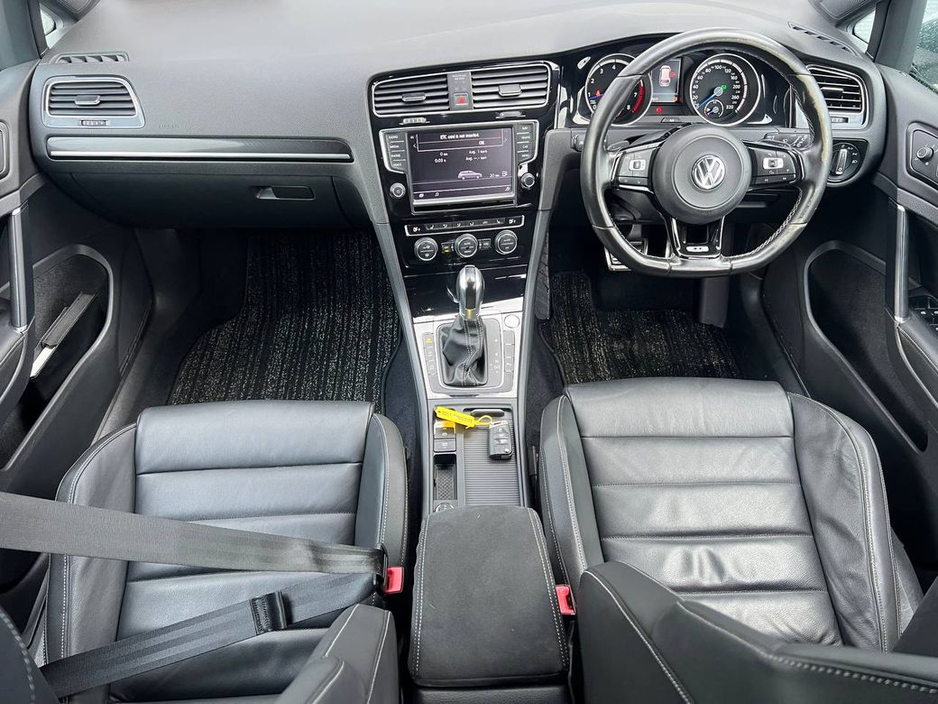 2017 Volkswagen Golf R VARIANT 4MOTION 2.0 TSI // APPLE CARPLAY/ANDROID AUTO // 18" CADIZ ALLOYS // LEATHER SPORT SEATS €26,900