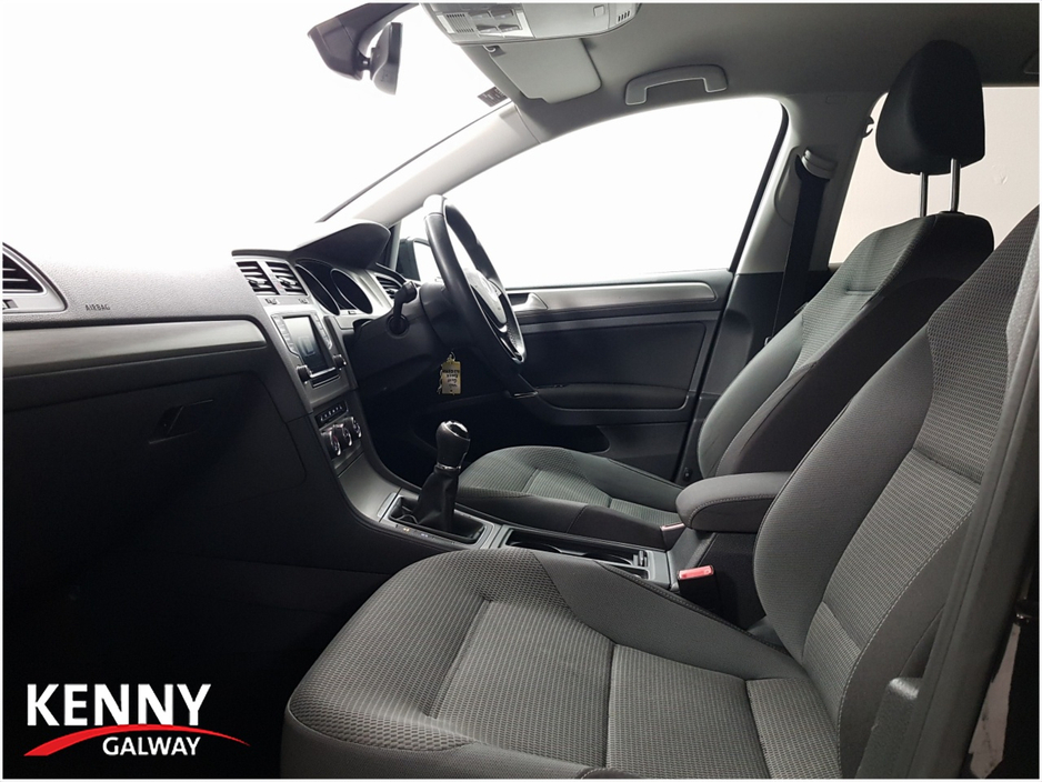 2016 Volkswagen Golf - image 13