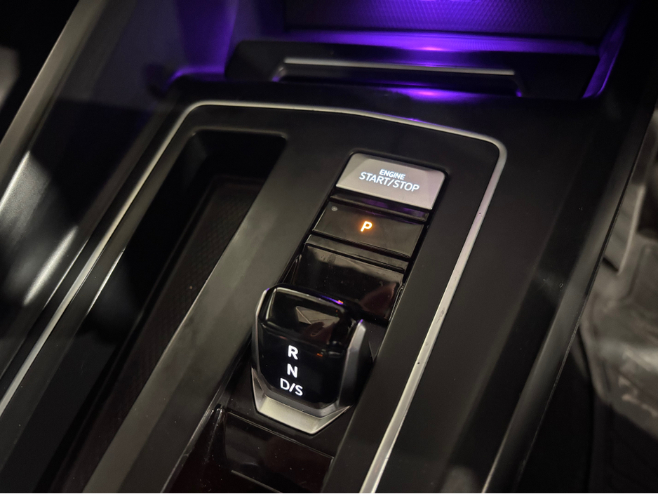 2021 Volkswagen Golf - image 25