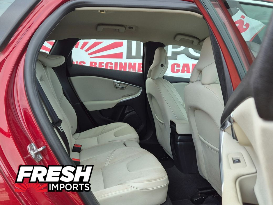 2014 Volvo V40 - image 16