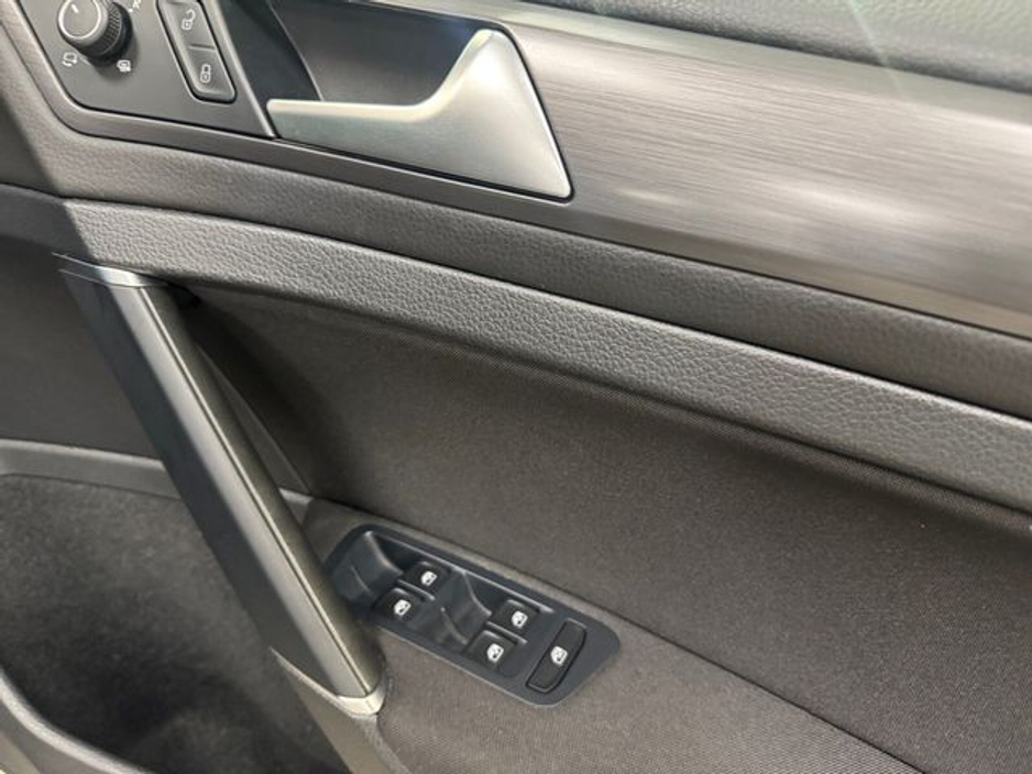 2018 Volkswagen Golf - image 12