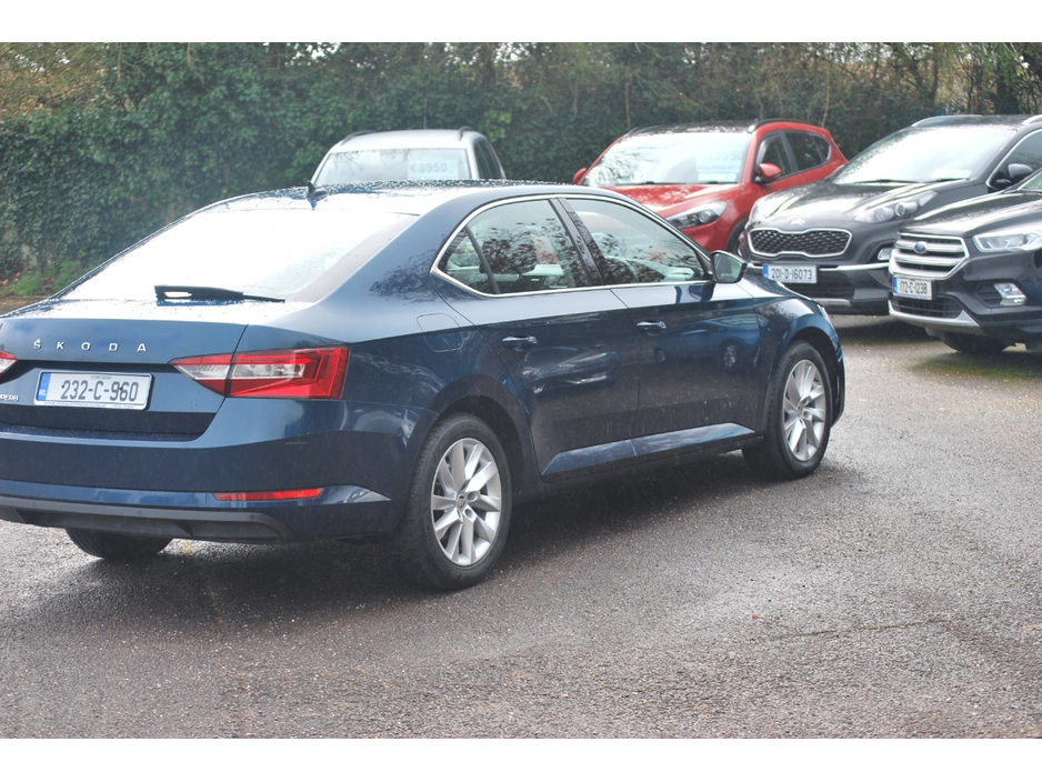 2023 Skoda Superb - image 4