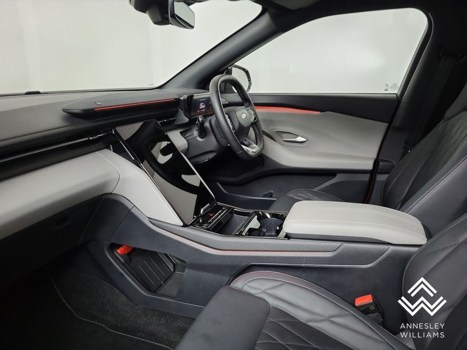 2025 Ford Explorer Premium 77kWh Extended Range RWD €39,950