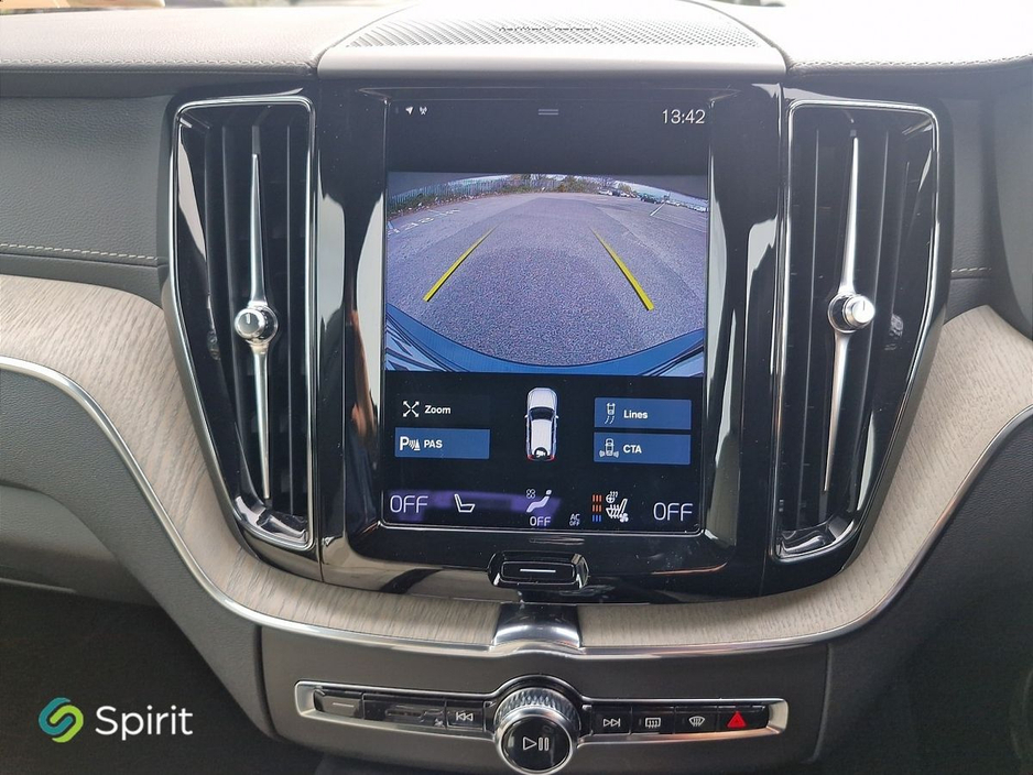 2021 Volvo XC60 - image 12