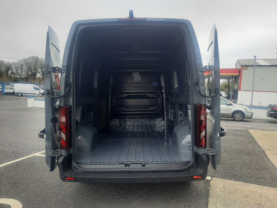 2026 Nissan Interstar - image 5