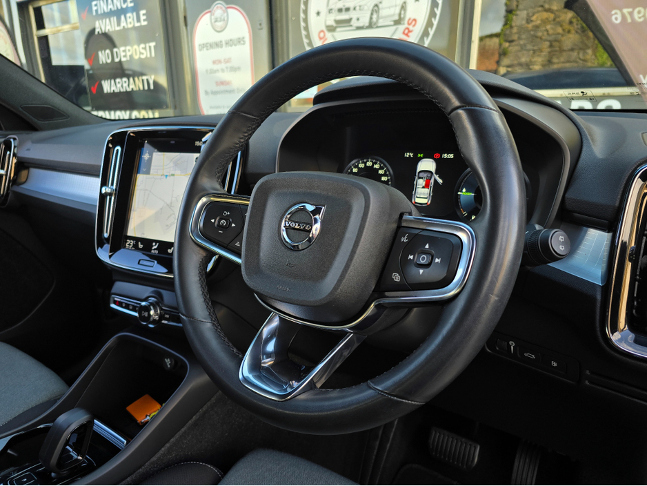 2023 Volvo XC40 - image 19