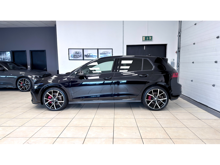 2023 Volkswagen Golf - image 8