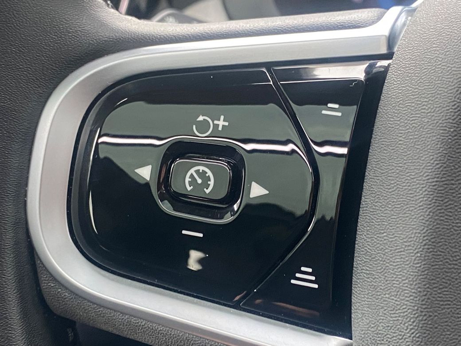 2025 Volvo XC60 - image 20