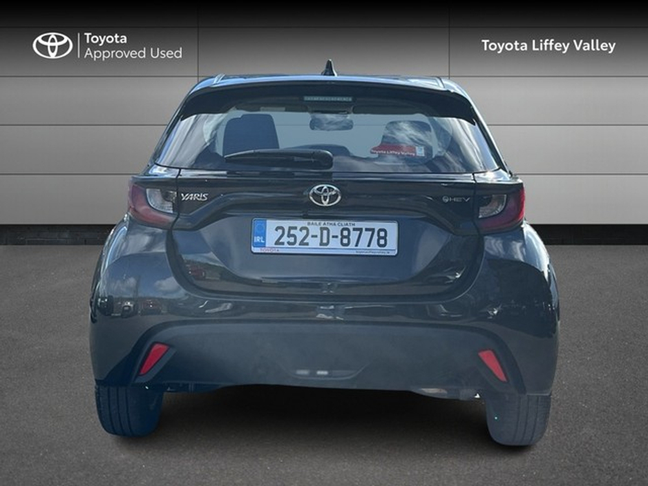 2025 Toyota Yaris - image 4
