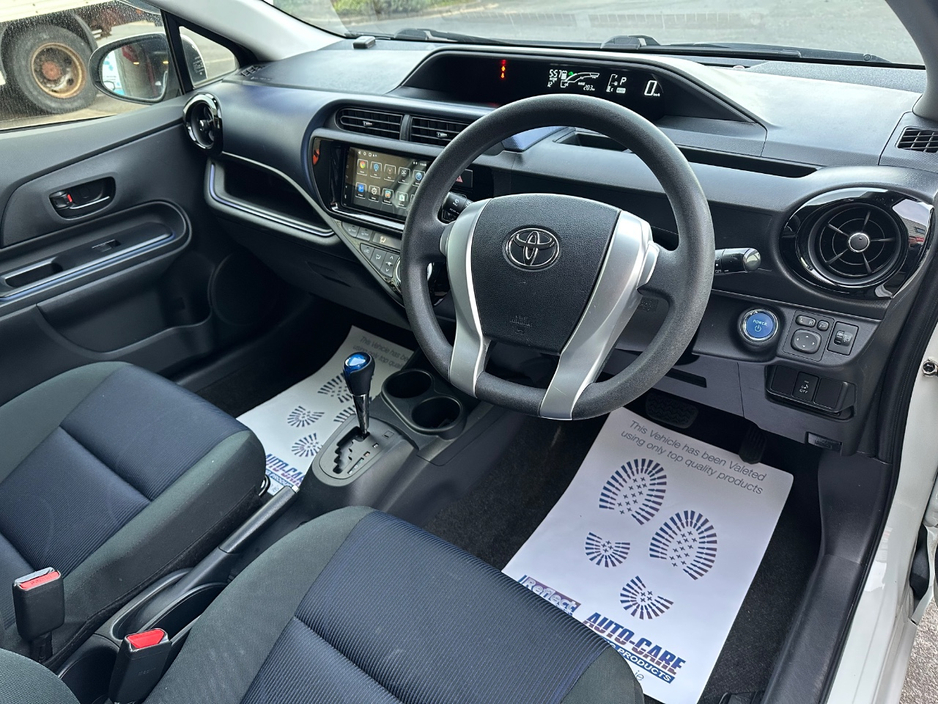 2015 Toyota Aqua - image 5