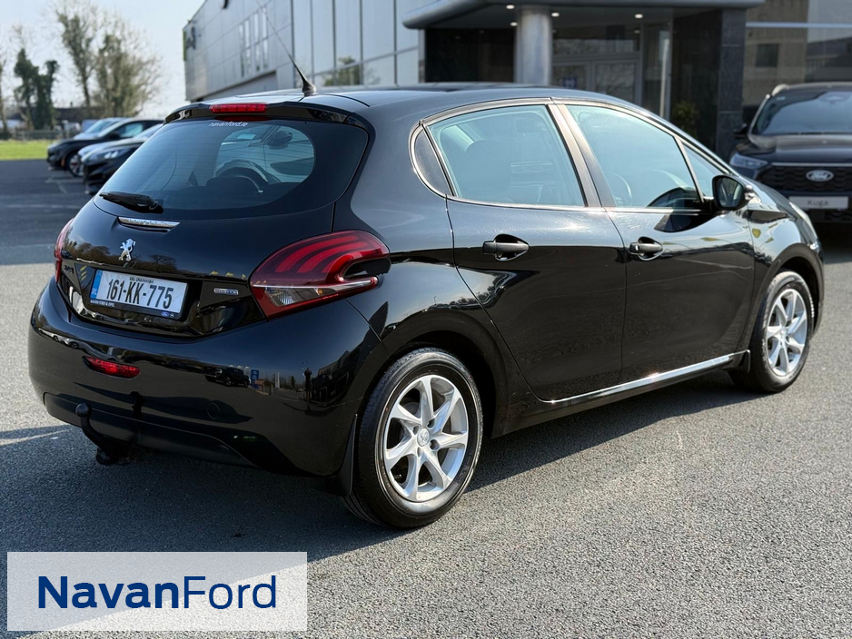 2016 Peugeot 208 - image 3