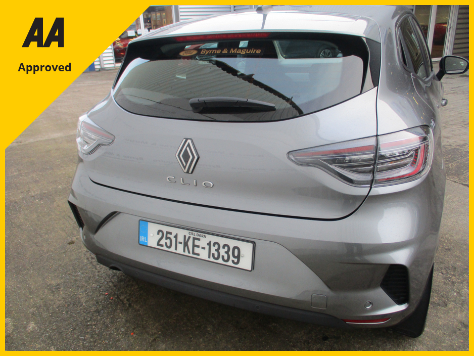 2025 Renault Clio EVOLUTION  WITH ONLY 6105KMS HIGH SPEC WITH SAT NAV AND REAR PARKING SENSORS FULLY SERVICED AND READY TO GO €25,950
