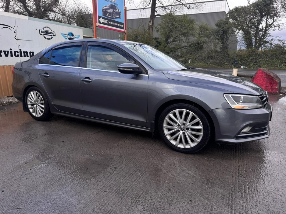 2017 Volkswagen Jetta - image 5