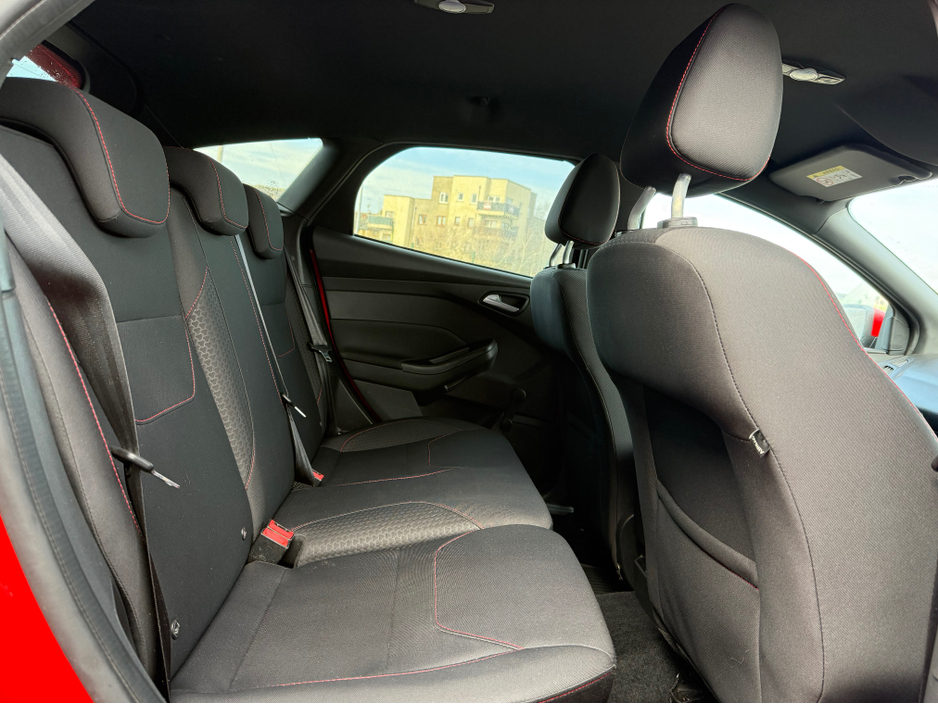 2017 Ford Focus - image 13