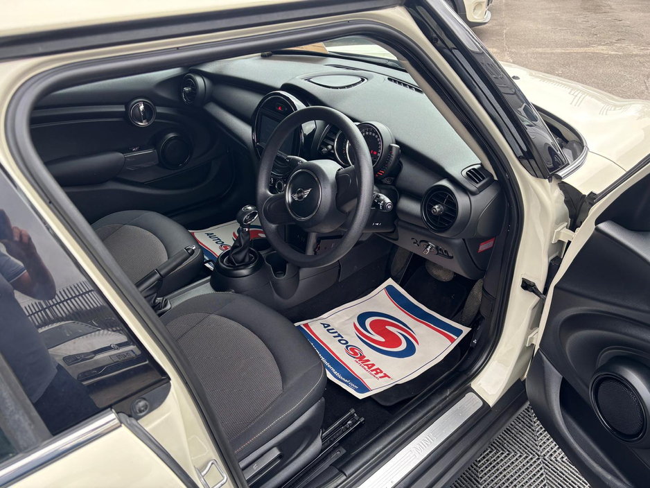 2016 MINI Cooper - image 4