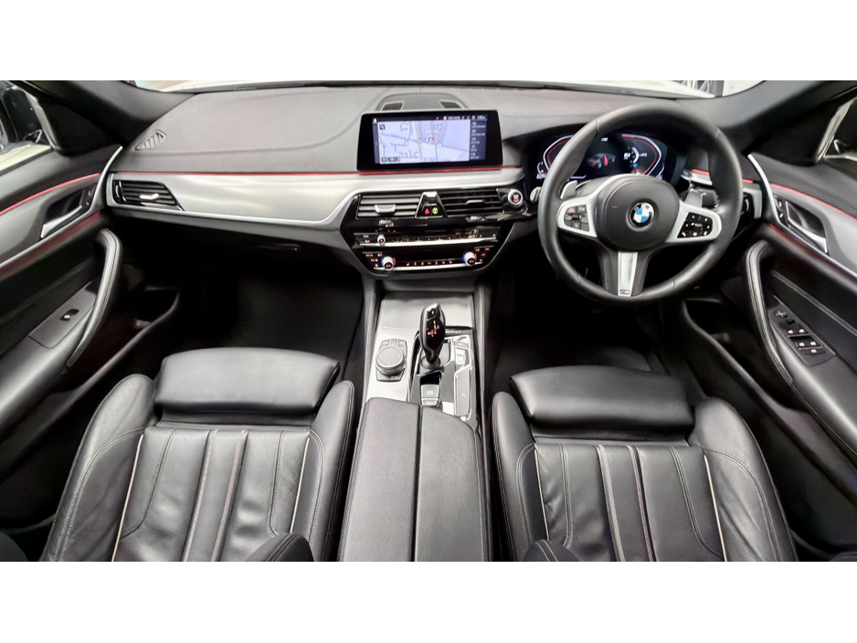 2020 BMW 5 Series - image 8