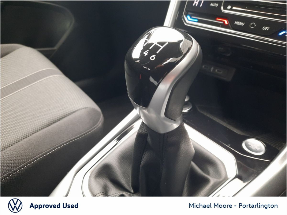 2025 Volkswagen T-Roc - image 26