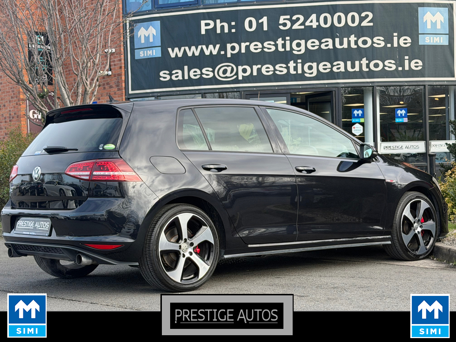 2015 Volkswagen Golf - image 4