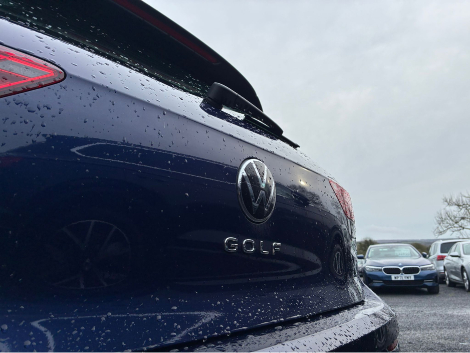 2022 Volkswagen Golf - image 16