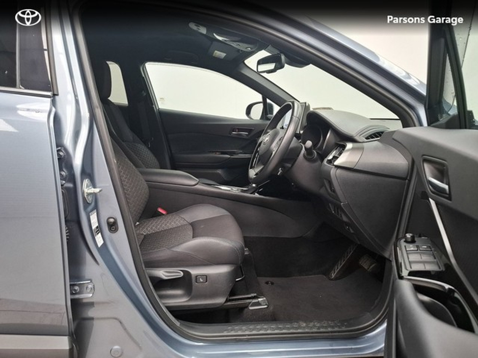 2022 Toyota C-HR - image 11