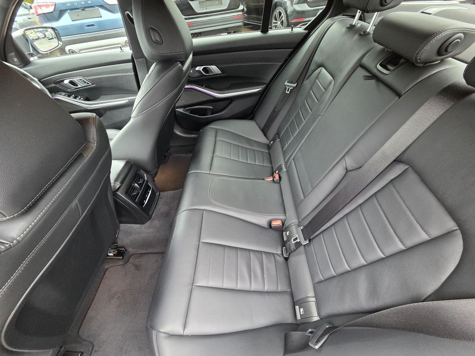 2020 BMW 3 Series - image 11