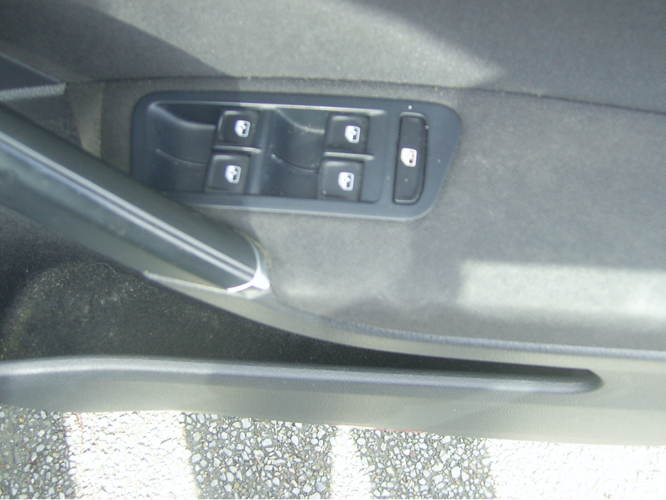 2018 Volkswagen Golf - image 12