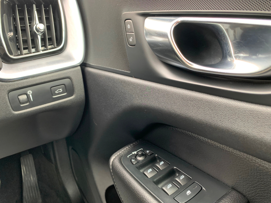 2021 Volvo XC60 - image 29
