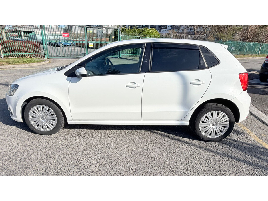 2015 Volkswagen Polo - image 6