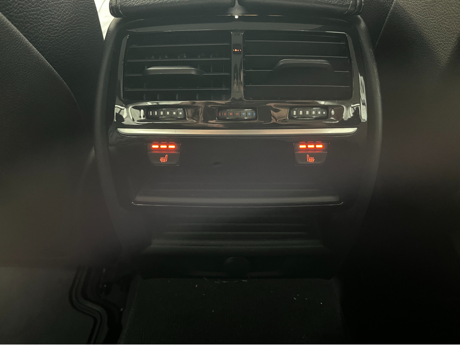 2017 BMW 5 Series - image 18