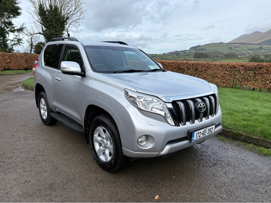 2017 Toyota Landcruiser - image 3