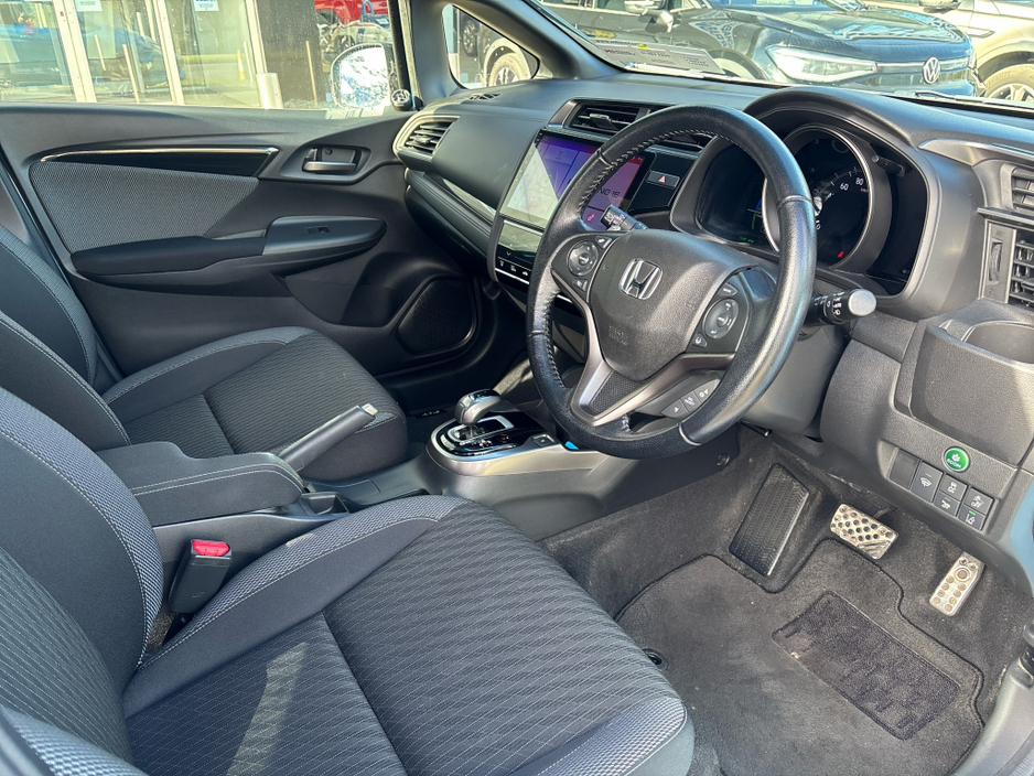 2017 Honda Fit - image 6