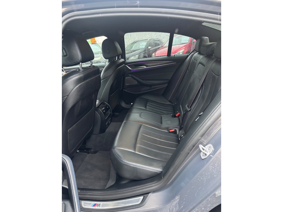 2023 BMW 5 Series - image 6