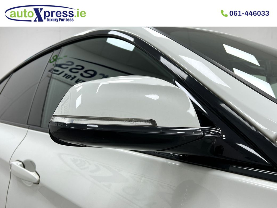 2017 BMW 3 Series - image 17