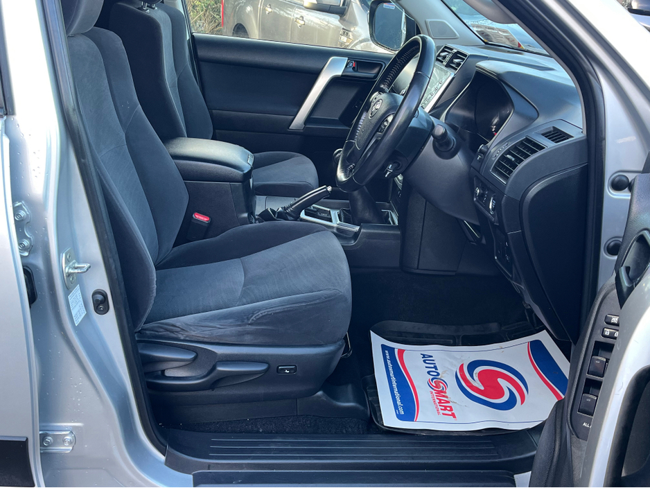 2023 Toyota Landcruiser - image 7