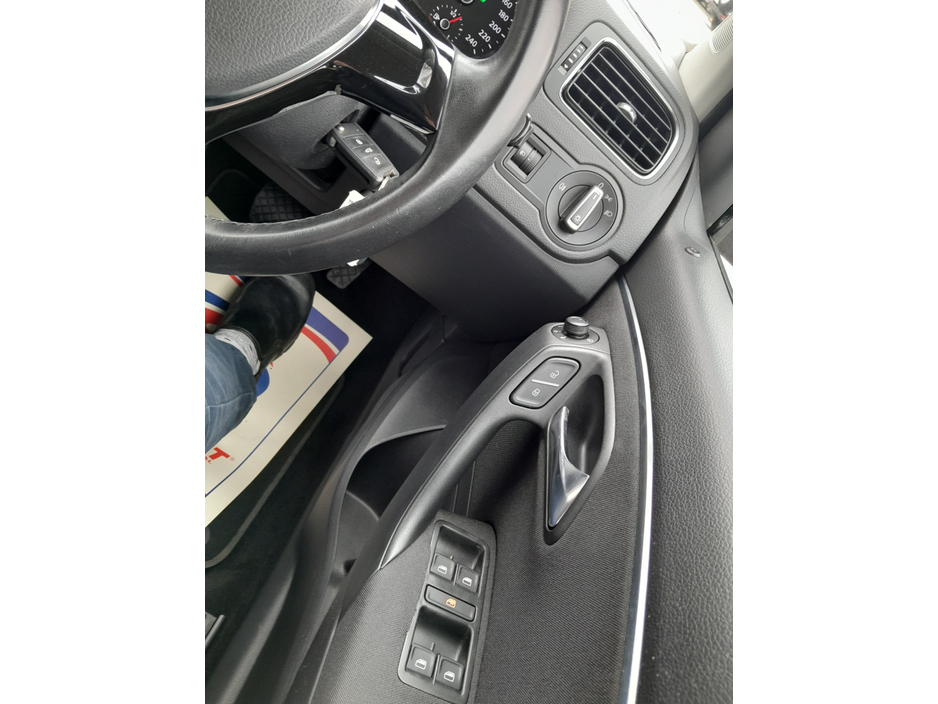 2016 Volkswagen Polo - image 26