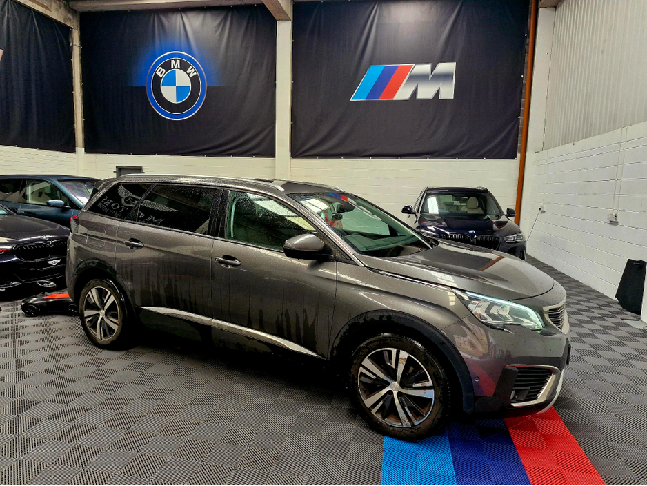 2018 Peugeot 5008 - image 2