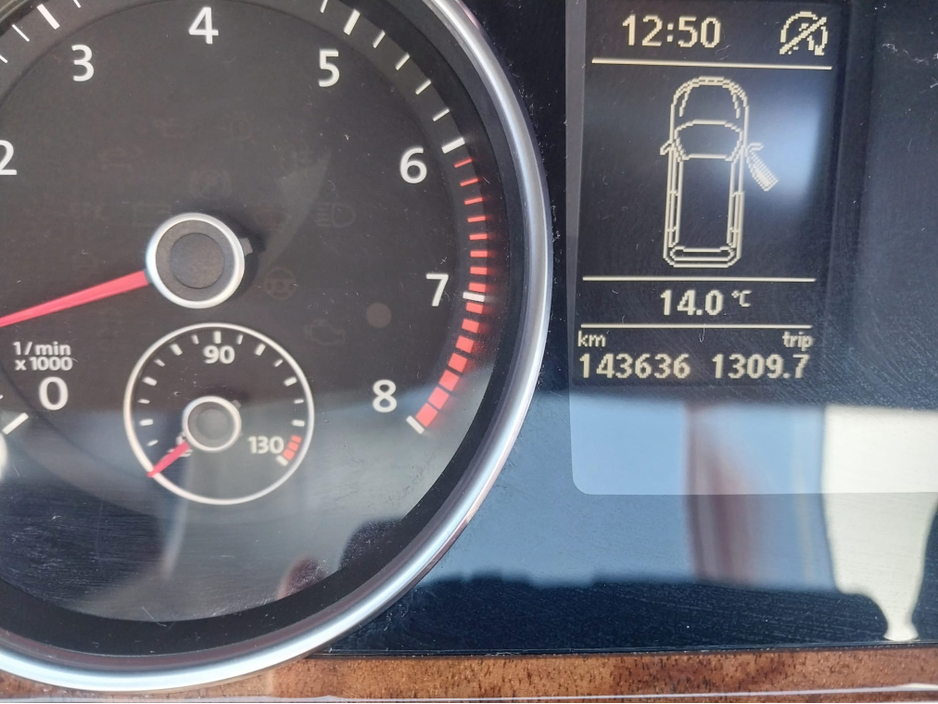 2011 Volkswagen Passat - image 14