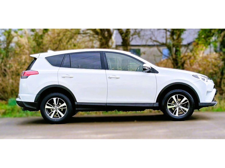 2018 Toyota Rav4 - image 2