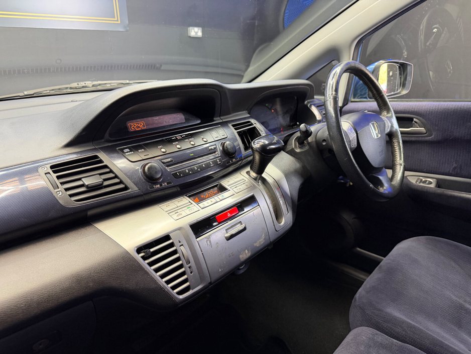 2009 Honda FR-V - image 17