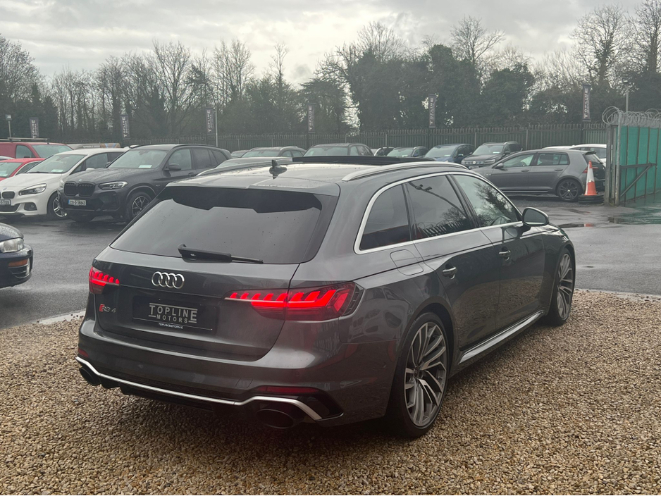 2021 Audi RS4 - image 7