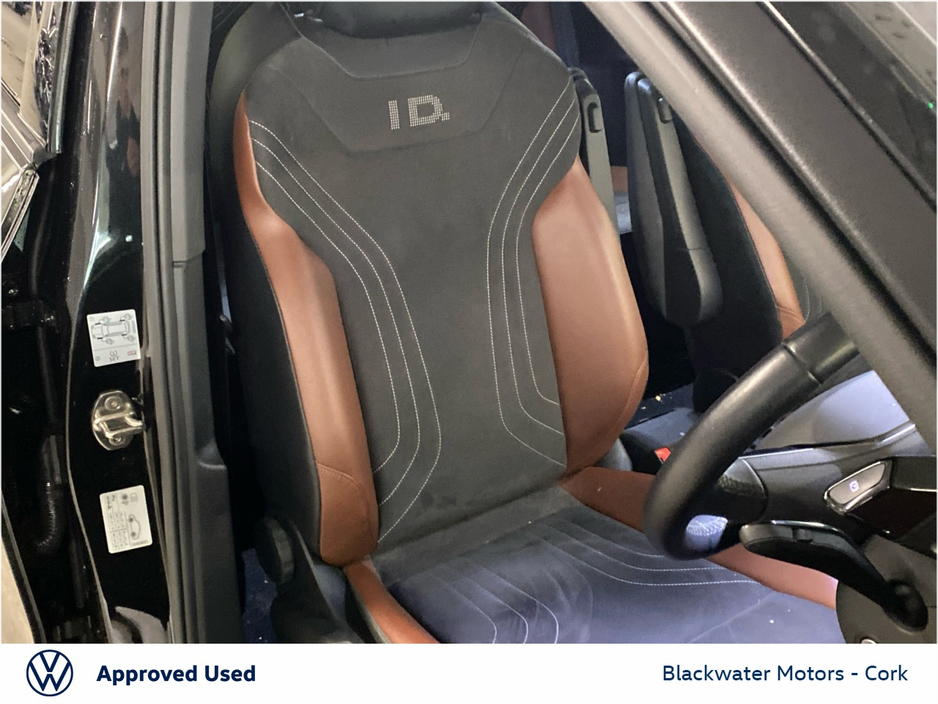 2023 Volkswagen ID.4 - image 8