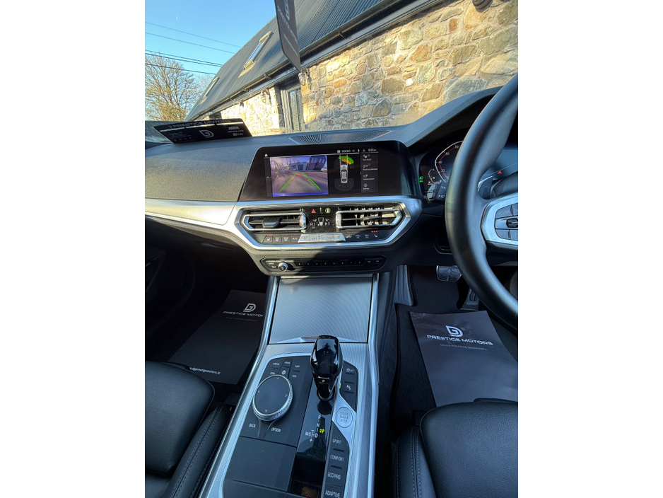 2021 BMW 3 Series - image 12