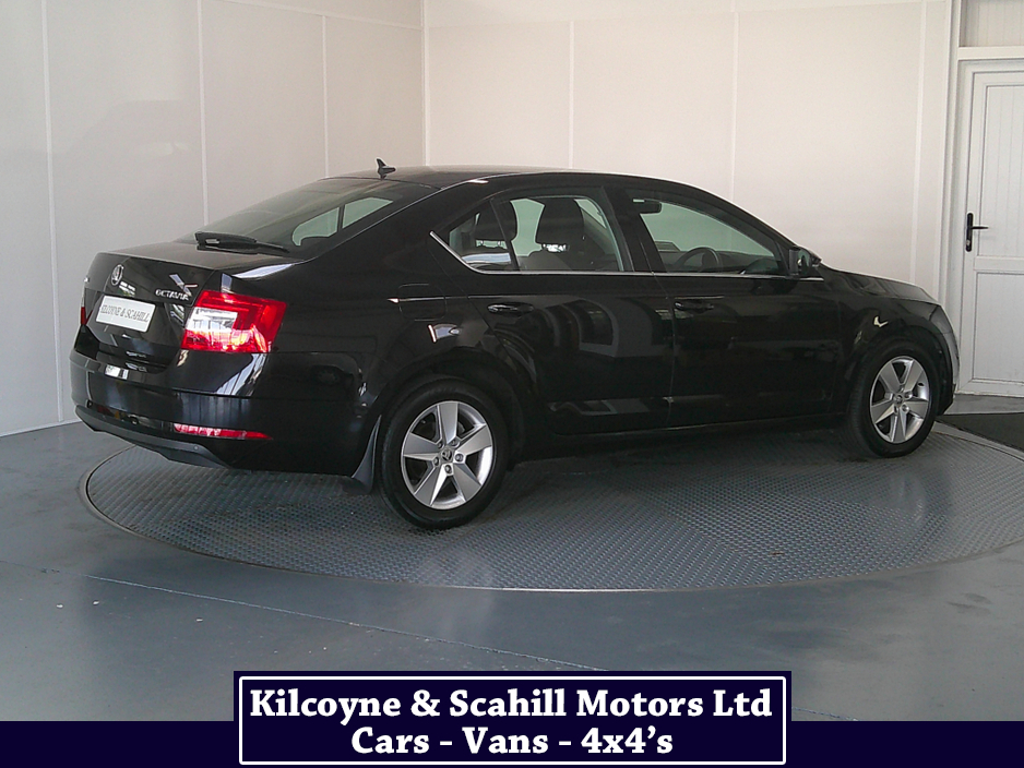 2020 Skoda Octavia - image 7