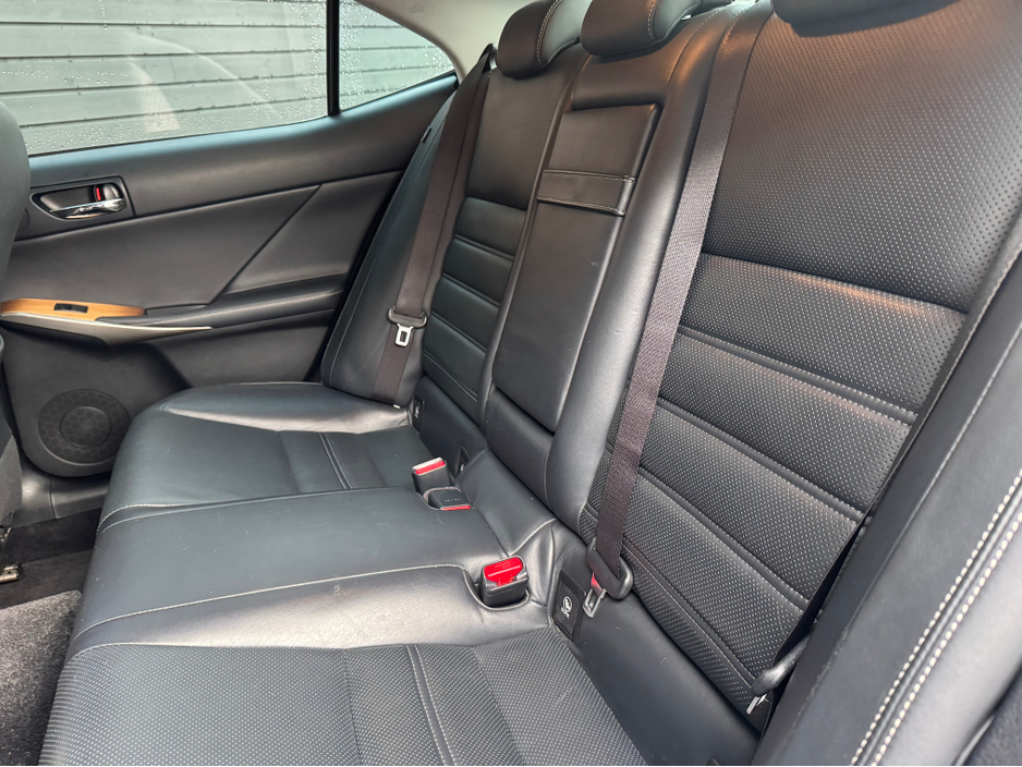 2013 Lexus IS 300 h 2.5 HYBRID AUTO SUNROOF €14,995