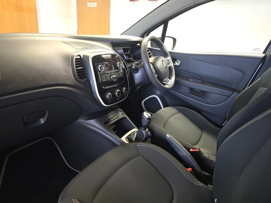 2019 Renault Captur - image 8