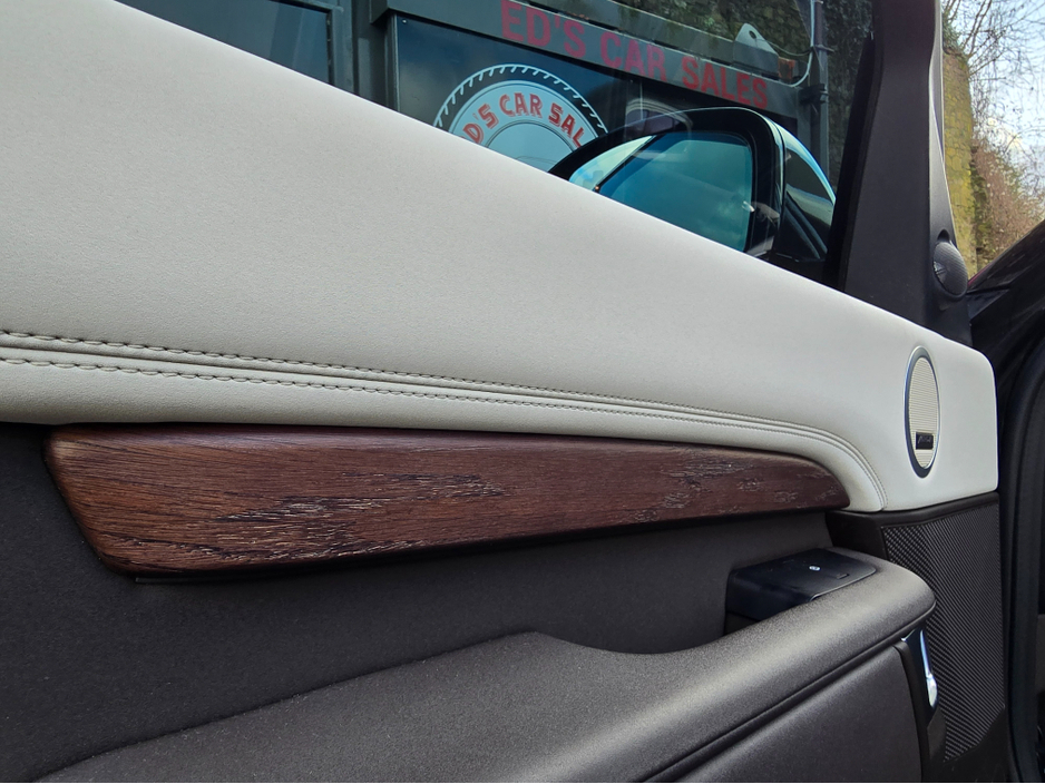 2017 Land Rover Discovery - image 22