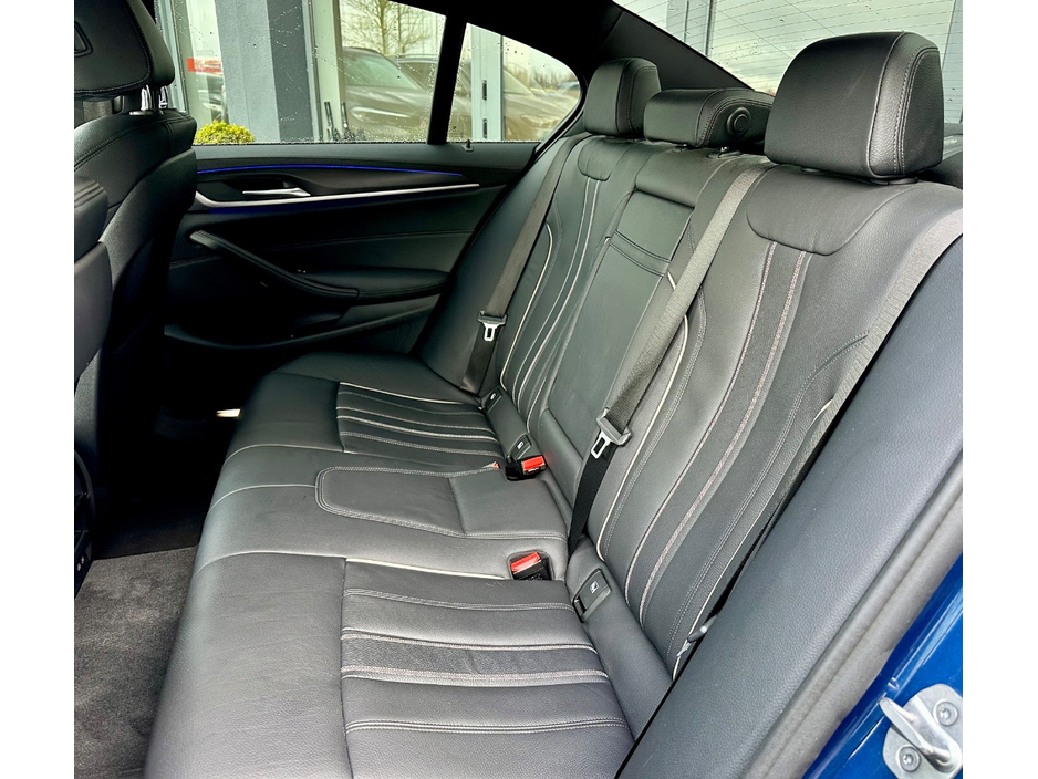 2022 BMW 5 Series - image 8