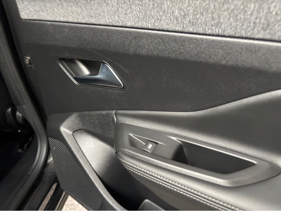 2023 Peugeot 408 - image 3