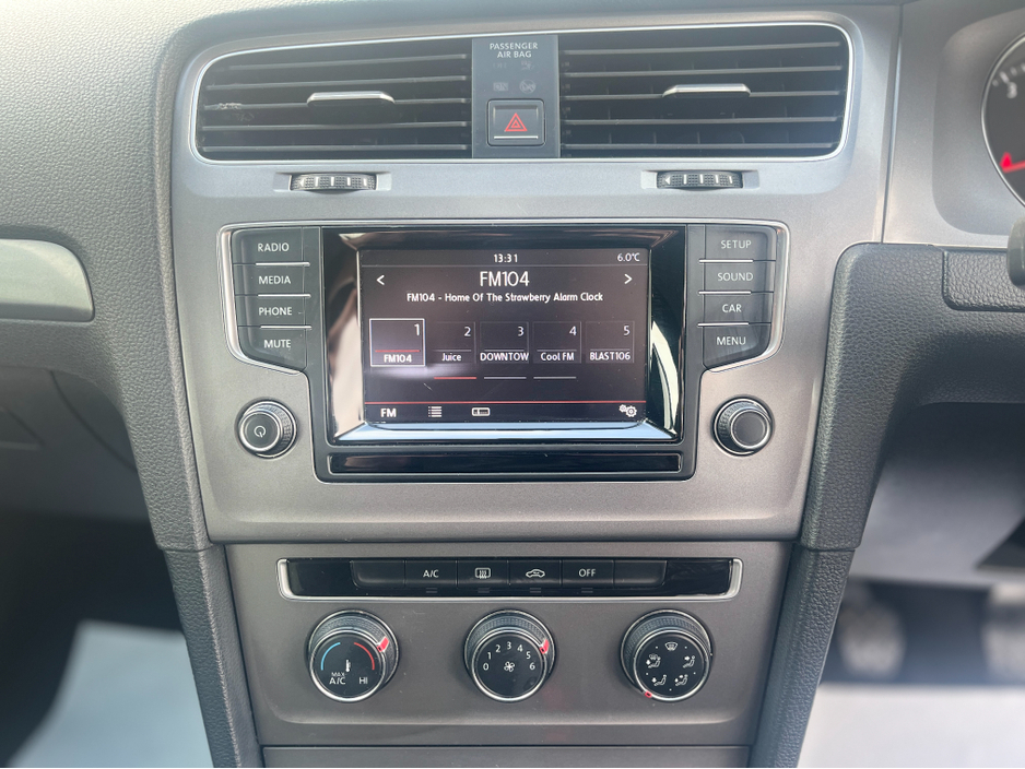 2013 Volkswagen Golf - image 12