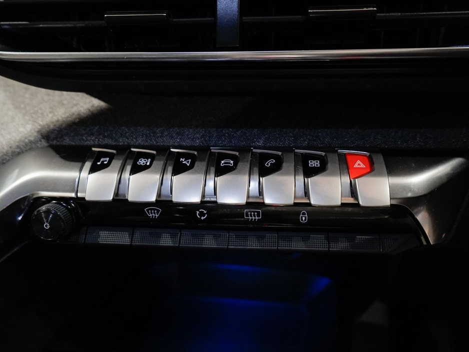 2022 Peugeot 5008 - image 16